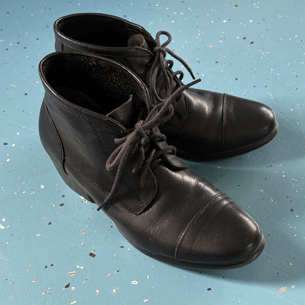 Eastland Black Leather Ankle Boots